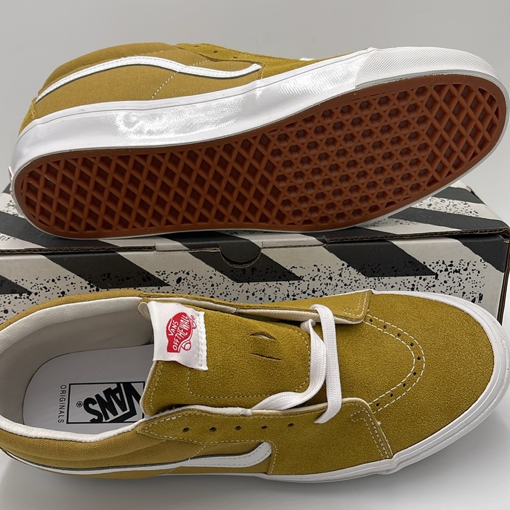 Vans Men’s Mustard High-Top 0g Sk8-Mid Lx
Suede/Canvas Tobacco/White
VN0A4BVCN2X - Picture 3 of 16